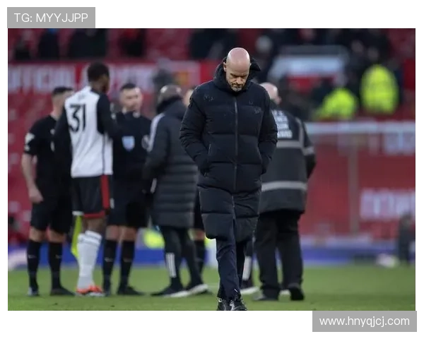 曼联争冠困境加剧:战术转型迟滞,阵容短板与体系失衡影响扩大 曼联争冠困境加剧:战术转型迟滞,阵容短板与体系失衡影响扩大